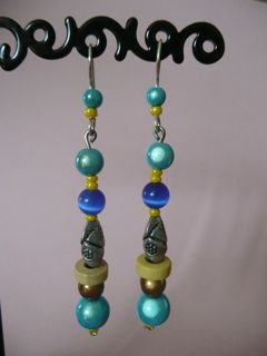 Boucles d'oreilles bleues et jaunes