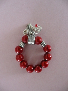 Bague perles magiques rouges et breloques