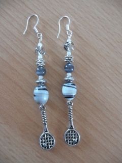 Boucles d'oreilles grises + raquette de tennis