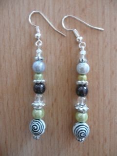 Boucles d'oreilles grise