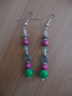 Boucles d'oreilles violettes et vertes