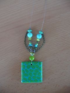 Collier en perles et fimo vert