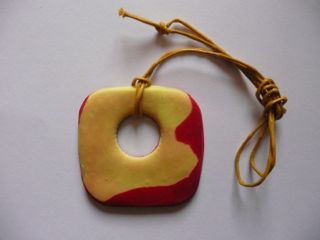 Collier jaune et rouge en pâte fimo