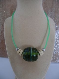 Collier perle en verre verte