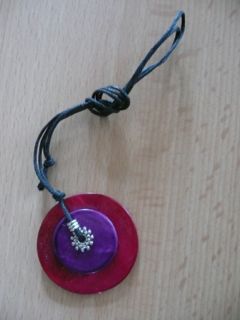 Collier rouge et violet