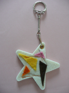 Porte-clé feutrine étoile et triangles