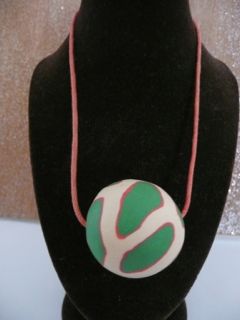 Collier pate fimo beige et verte