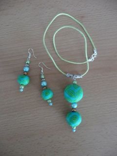 Collier et boucles d'oreilles en fimo verts