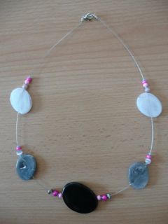 Collier gris et rose