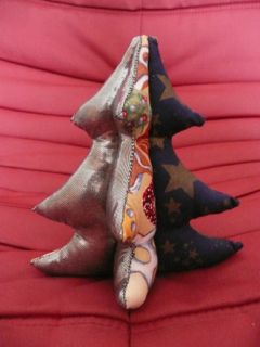 Sapin de Noël en tissu motif fête
