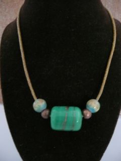 Collier perle verte